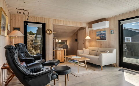 Eida - 400M from the Sea: Bois, Meubles, Domicile, Salon, Sol, Pièce, Plafond, Dur, Canapé, Tache De Bois