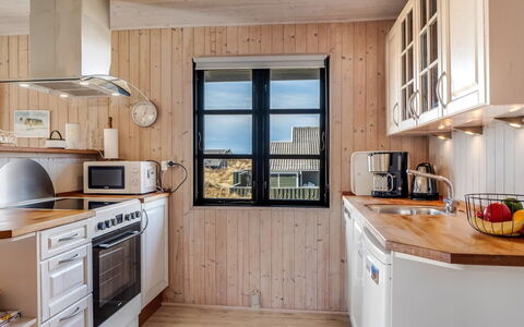 Eida - 400M from the Sea: Bois, Cuisine, Meubles, Cabinetry, Appareil De Cuisine, Tache De Bois, Pièce, Comptoir, Dur, Cuisinière
