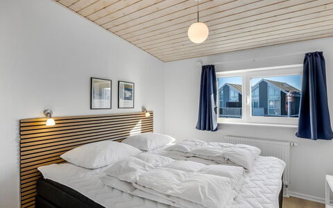 Annakarin - 1.2Km from the Sea: Bois, Domicile, Plafond, Chambre, Lit, Daylighting, Cadre De Lit, Dur, Literie, Gelé