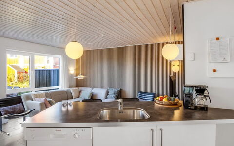 Annakarin - 1.2Km from the Sea: Design Intérieur, Comptoir, Bois, Cuisine, Meubles, Plafond, Luminaire, Sol, Domicile, Éclairage