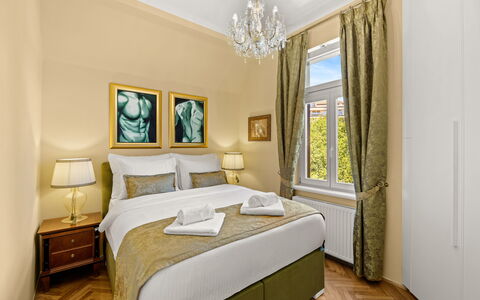 Apartment Noa Opatjia: Chambre, Lit, Literie, Oreiller, Lampe, Linge, Suite, Hôtel, Cadre De Lit