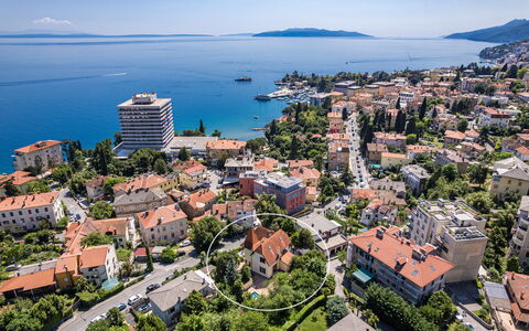 Apartment Nia Opatjia: Bâtiment, Ville, Zone Urbaine, Zone Résidentielle, Côte, Cotiers Et Relief Océaniques, Vue Du Ciel, Ville, Mer, Quartier