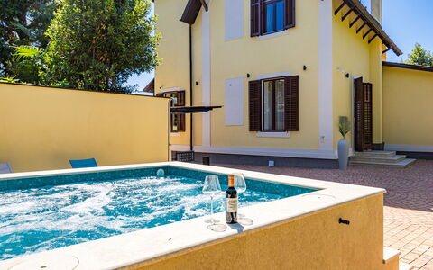 Apartment Nia Opatjia: Piscine, Recours, Conception, Hôtel, Villa, Plante D'Appartement, Cour, Eco Hôtel, Hacienda