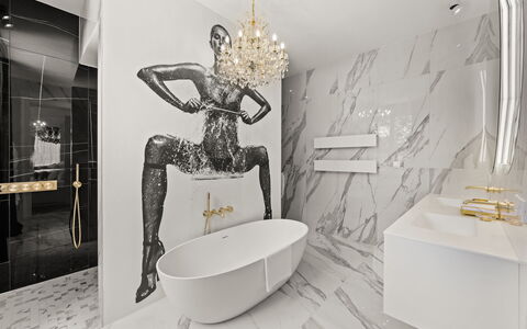 Apartment Nia Opatjia: Mur, Design Intérieur, Luminaire Plomberie, Sol, Sol, Plomberie, Robinet, Salle De Bains, Plafond, Tuile