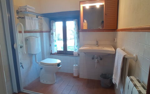 Villa Campo al Vento - Country Farm: Sol, Sol, Design Intérieur, Luminaire Plomberie, Porte, Lavabo, Pièce, Évier, Plomberie, Salle De Bains