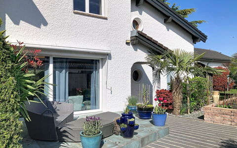 Le Mas Chablais: Maison, Domicile, Arbuste, Pot De Fleur, Zone Résidentielle, Porte, Plante D'Appartement, Jardin, Chalet