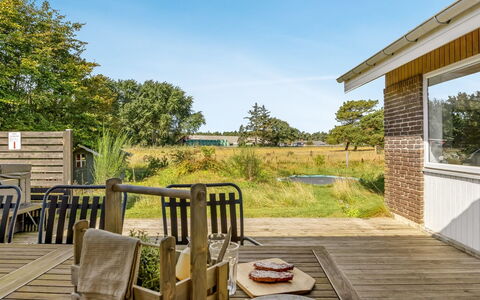 Mikkelina - 1.7Km from the Sea: Bâtiment, Maison, Fenêtre, Domicile, Toit, Zone Résidentielle, Arbuste, Chalet, Lot Terre