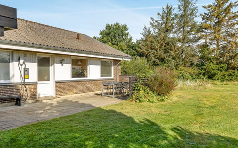 Mikkelina - 1.7Km from the Sea: Bâtiment, Maison, Fenêtre, Domicile, Toit, Zone Résidentielle, Arbuste, Chalet, Lot Terre