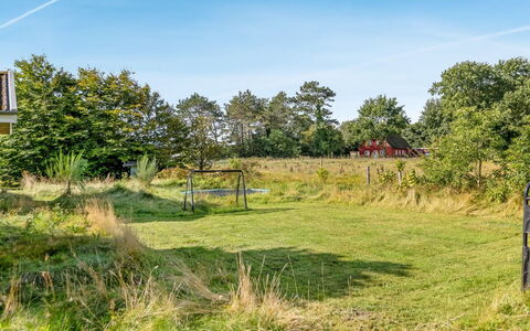 Mikkelina - 1.7Km from the Sea: Bâtiment, Maison, Fenêtre, Domicile, Toit, Zone Résidentielle, Arbuste, Chalet, Lot Terre