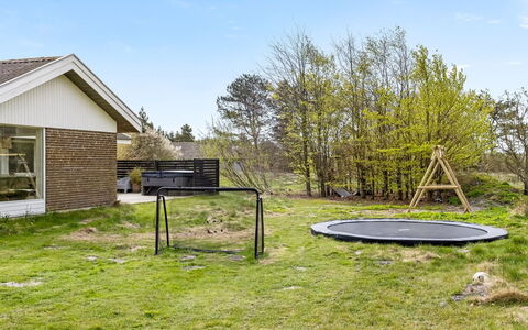 Mikkelina - 1.7Km from the Sea: Herbe, Lot Terre, Pelouse, Jardin, Ombre, Arrière-Cour, Aménagement Paysager, Cour, Parc, Batiments Jardin