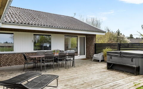 Mikkelina - 1.7Km from the Sea: Bois, Domicile, Maison, Toit, Meubles, Porche, Sol, Porte, Dur, Chalet