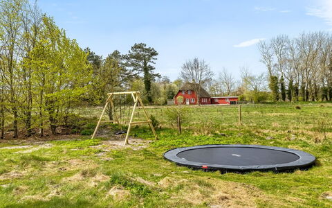 Mikkelina - 1.7Km from the Sea: Herbe, Trampoline, Trampolining - Materiel Et Fournitures, Paysage, Plaine, Lot Terre, Pelouse, Jardin, Prairie, Pâturage