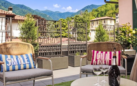 Terrazza Segreta: Meubles, Mobilier De Jardin, Design Intérieur, Chaise, Domicile, Appartement, Tableau De Plein Air, Balcon, Ombre, Plante D'Appartement