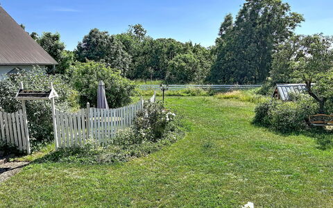 Melösa: Arbuste, Jardin, Lot Terre, Pelouse, Couverture De Sol, Chalet, Clôture, Arrière-Cour