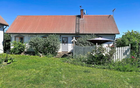 Melösa: Bâtiment, Herbe, Maison, Fenêtre, Toit, Arbuste, Chalet, Zone Résidentielle, Domicile