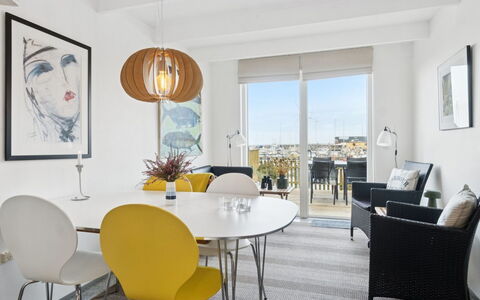 Pejo - 10M from the Sea: Meubles, Design Intérieur, Sol, Sol, Salle À Manger, Table, Chaise, Table Cuisine Et Salle A Manger, Plafond, Pièce