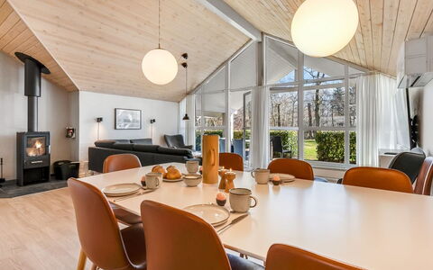 Antoinetta - 350M from the Sea: Design Intérieur, Plafond, Bois, Luminaire, Sol, Salon, Domicile, Meubles, Pièce, Canapé