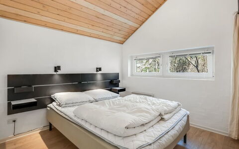 Antoinetta - 350M from the Sea: Chambre, Lit, Design Intérieur, Plafond, Literie, Cadre De Lit, Drap De Lit, Domicile, Pièce, Appartement