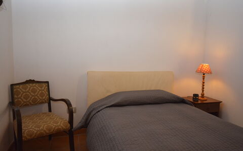Ranch Salomonello: Lit, Meubles, Literie, Chambre, Drap De Lit, Mur, Sol, Linge, Design Intérieur, Bois