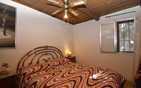 Ranch Salomonello: Design Intérieur, Mur, Meubles, Lit, Chambre, Bois, Plafond, Drap De Lit, Literie, Sol