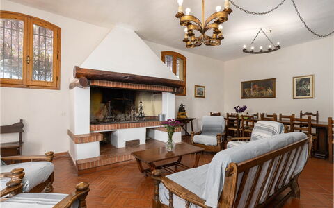 Il Leccio, Vinci, Private Pool and Tennis: Meubles, Design Intérieur, Sol, Bois, Plafond, Pièce, Sol, Salon, Table, Éclairage