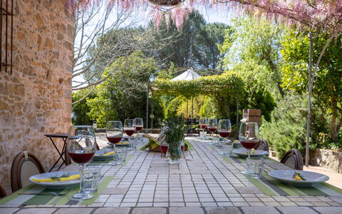 Il Leccio, Vinci, Private Pool and Tennis: Meubles, Table, Chaise, Restaurant, Mobilier De Jardin, Tableau De Plein Air, Table Cuisine Et Salle A Manger, Jardin, Ombre, Nappe De Table