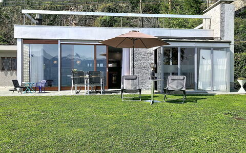 Bikini: Domicile, Ombre, Porte, Chaise, Jardin, Chalet, Tableau De Plein Air, Mobilier De Jardin, Biens, Cour