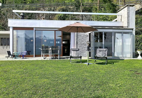 Bikini: Domicile, Ombre, Porte, Chaise, Jardin, Chalet, Tableau De Plein Air, Mobilier De Jardin, Biens, Cour