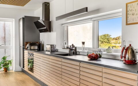 Nadua - 25M from the Sea: Cuisine, Bois, Sol, Design Intérieur, Meubles, Comptoir, Appareil De Cuisine, Électroménager, Cabinetry