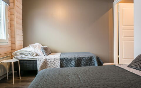 Parashimos a: Chambre, Lit, Design Intérieur, Meubles, Bois, Sol, Drap De Lit, Literie, Sol, Textile