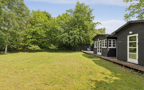 Niela - 400M from the Sea: Chalet, Pelouse, Jardin, Batiments Jardin, Cour, Parc, Ombre, Aménagement Paysager, Siding, Cabane En Rondins