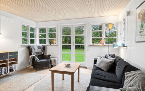 Niela - 400M from the Sea: Meubles, Design Intérieur, Sol, Sol, Bois, Canapé, Plafond, Salon, Parquet, Pièce