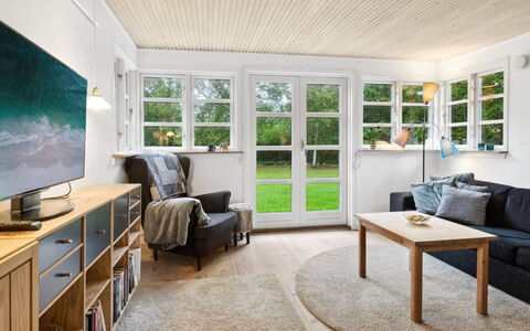 Niela - 400M from the Sea: Meubles, Design Intérieur, Sol, Sol, Canapé, Bois, Plafond, Salon, Pièce, Éclairage