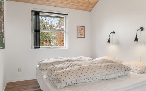 Joske - 2Km from the Sea: Lit, Meubles, Chambre, Design Intérieur, Mur, Literie, Drap De Lit, Bois, Plafond, Linge