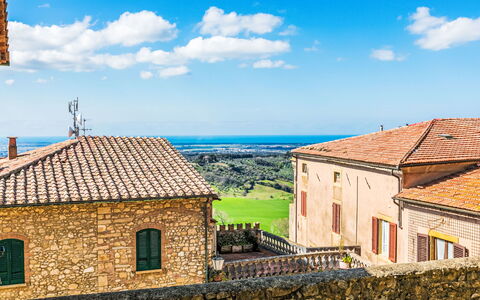 Il Sogno Toscano: Ciel, Bleu, Mur, Horizon, Village, Mur De Pierre, Stock Photographie