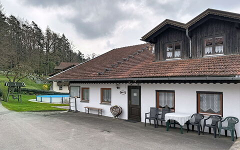 Viechtach 646: Bâtiment, Fenêtre, Toit, Maison, Domicile, Chalet, Zone Résidentielle, Porte, Établissements Humains, Pente
