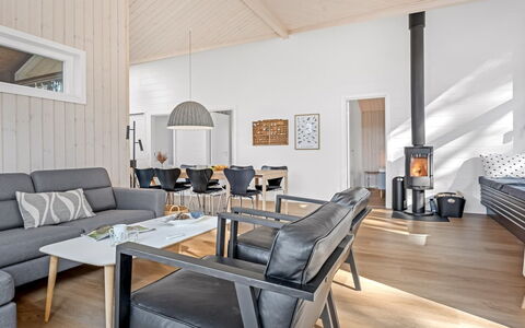 Frudde - 500M from the Sea: Design Intérieur, Meubles, Sol, Bois, Sol, Canapé, Salon, Plafond, Parquet, Pièce