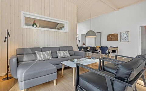 Frudde - 500M from the Sea: Design Intérieur, Sol, Bois, Meubles, Sol, Canapé, Parquet, Salon, Plafond, Domicile