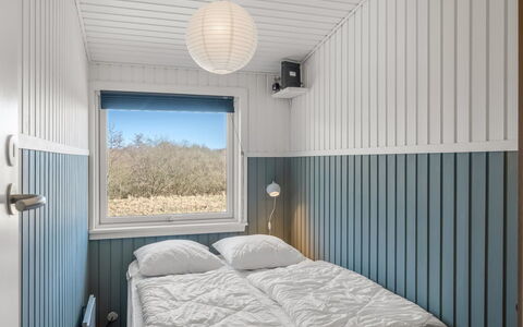 Aiden - 650M from the Sea: Bois, Chambre, Lit, Drap De Lit, Literie, Plafond, Cadre De Lit, Linge, Tache De Bois, Planche