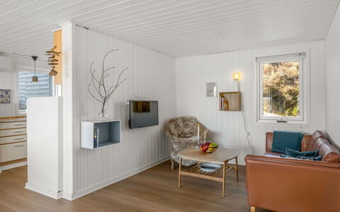 Aiden - 650M from the Sea: Meubles, Bois, Design Intérieur, Sol, Sol, Chaise, Pièce, Plafond, Salon, Appartement