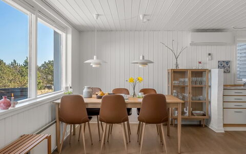 Aiden - 650M from the Sea: Meubles, Bois, Design Intérieur, Sol, Sol, Chaise, Pièce, Plafond, Salon, Appartement
