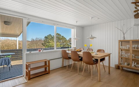 Aiden - 650M from the Sea: Meubles, Bois, Design Intérieur, Sol, Sol, Chaise, Pièce, Plafond, Salon, Appartement