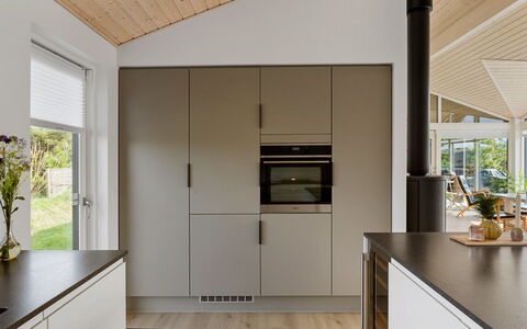 Minka - 500M from the Sea: Cuisine, Sol, Comptoir, Design Intérieur, Meubles, Bois, Appareil De Cuisine, Cabinetry, Sol, Plafond