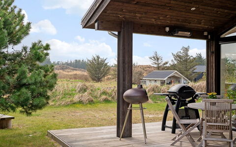Minka - 500M from the Sea: Bois, Toit, Porche, Mobilier De Jardin, Batiments Jardin, Ombre, Structure En Plein Air, Chalet, Jardin