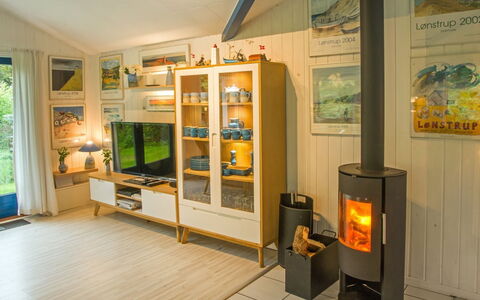 Nis - 900M from the Sea: Design Intérieur, Sol, Bois, Meubles, Sol, Éclairage, Salon, Pièce, Télévision, Cadre
