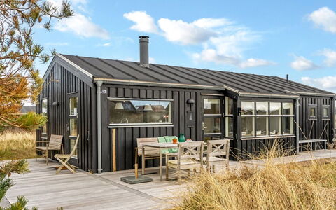 Enni - 350M from the Sea: Meubles, Bois, Design Intérieur, Sol, Sol, Chaise, Pièce, Plafond, Salon, Appartement