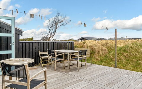 Enni - 350M from the Sea: Meubles, Bois, Design Intérieur, Sol, Sol, Chaise, Pièce, Plafond, Salon, Appartement