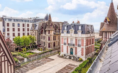 La Chapelle: Bâtiment, Fenêtre, Façade, Architecture, Appartement, Design Urbain, Biens, Manoir, Maison Historique