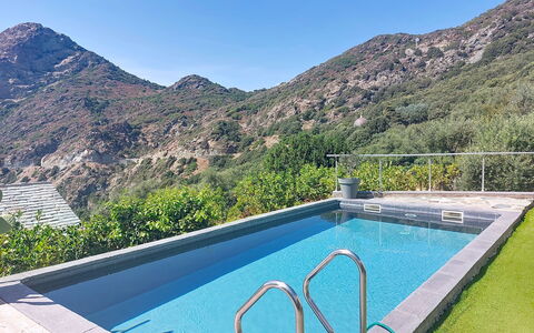 Casa Giuliani: Piscine, L'Eau, Montagnes Relief, Montagne, Colline, Recours, Chaîne De Montagnes, Mobilier De Jardin, Caractéristique De L'Eau, Eco Hôtel