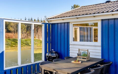 Nedzad - 500M from the Sea: Maison, Toit, Domicile, Chalet, Arbuste, Couverture De Sol, Biens, Ferme, Siding, Batiments Jardin